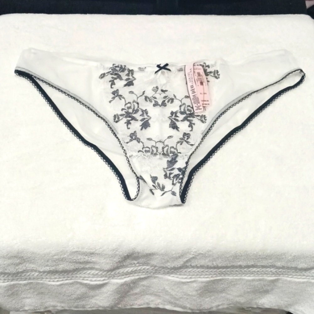 Nwt Victoria's Secret High Waist Lace Panty. Size xl.